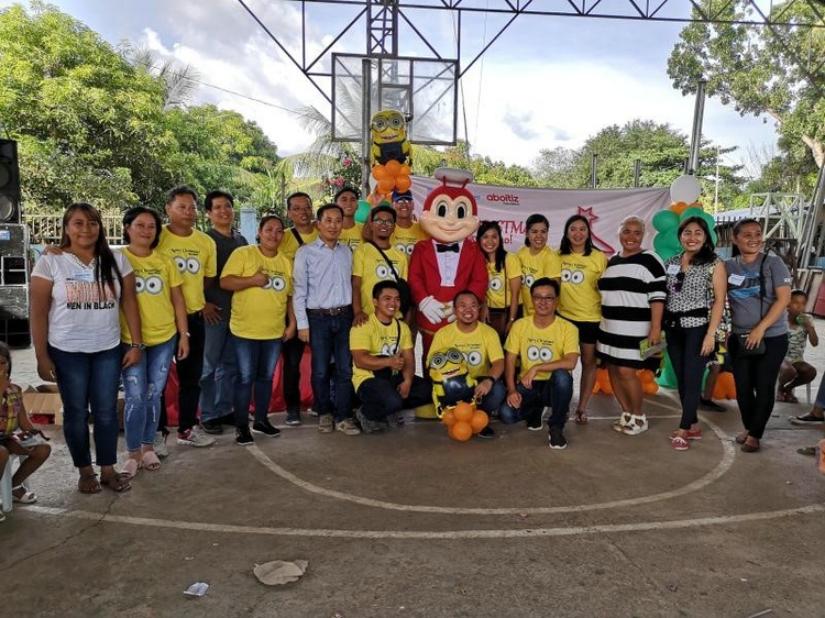 Philippines Project Team organizes social public welfare activities locally.